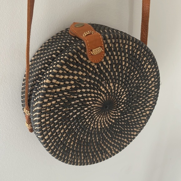 100% Rattan Purse with Leather strap - Picture 2 of 5